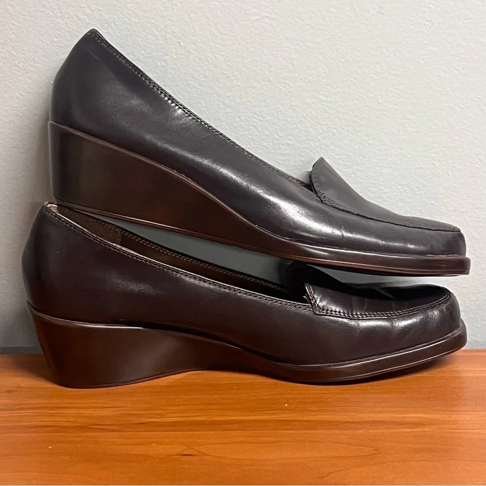 Women's AEROSOLES Final Exam Brown Leather Slip-On Wedge Heel Loafer Sz 9.5